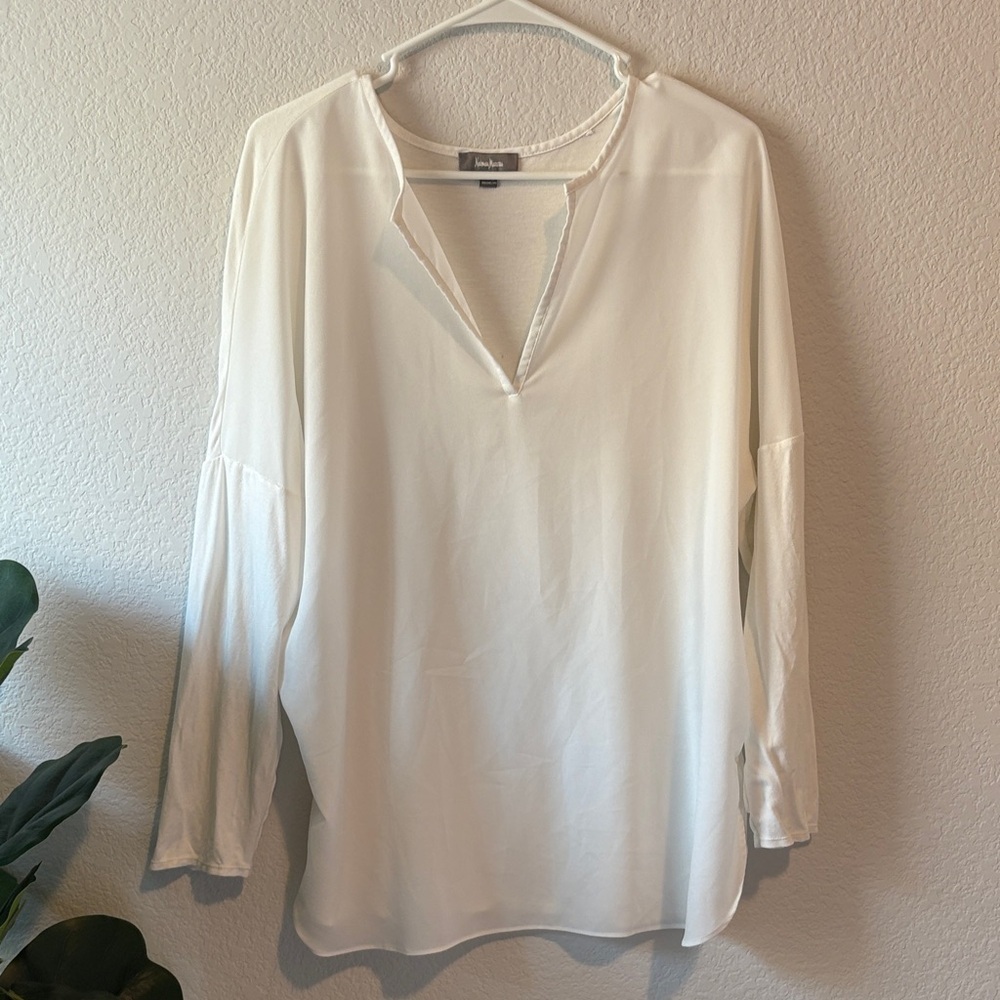 Neiman Marcus Cream V-Neck Blouse